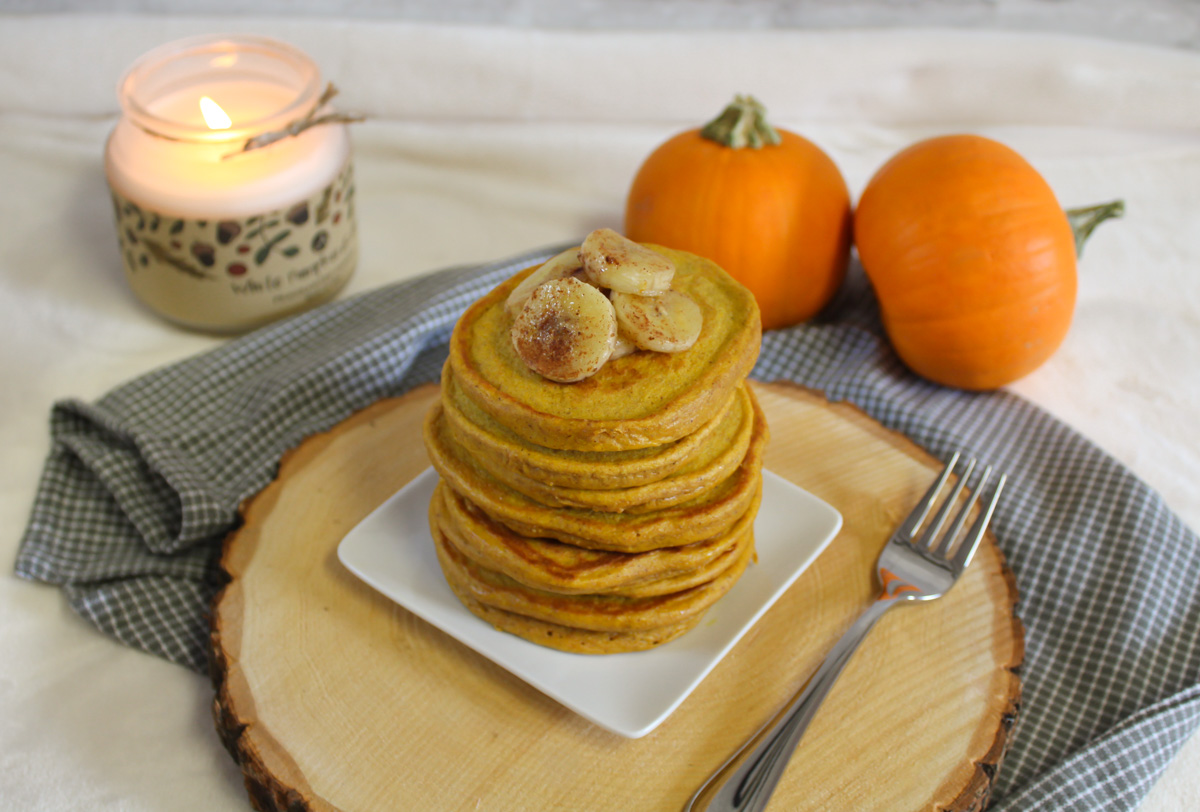 Healthy Pumpkin Spice Pancakes